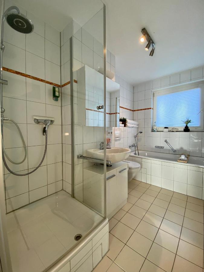 3 Zimmer Apartment In S-Bahn Naehe, 76 Qm, Max 5 Pers, 30Qm Dachterasse, Garage, Internet 1000 Mbit Gärtringen Eksteriør billede