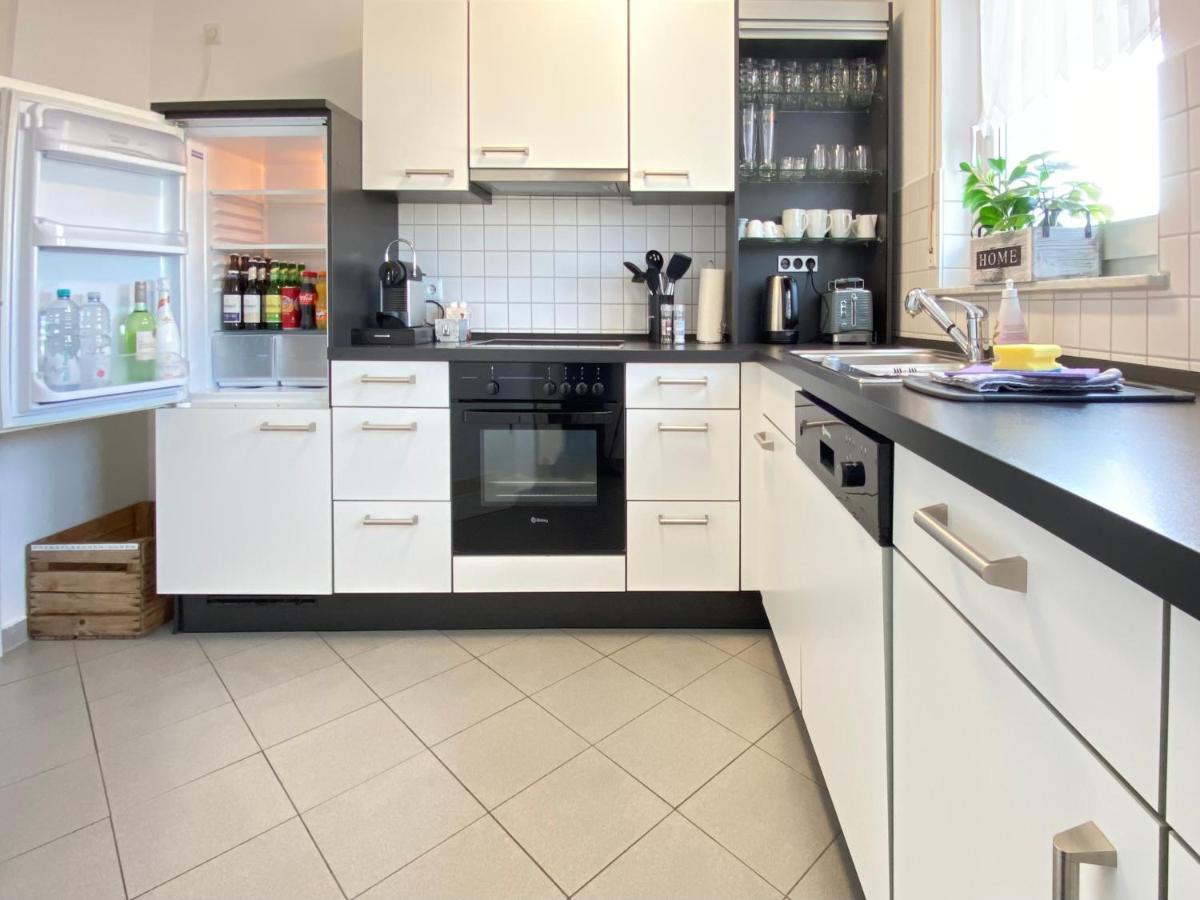 3 Zimmer Apartment In S-Bahn Naehe, 76 Qm, Max 5 Pers, 30Qm Dachterasse, Garage, Internet 1000 Mbit Gärtringen Eksteriør billede
