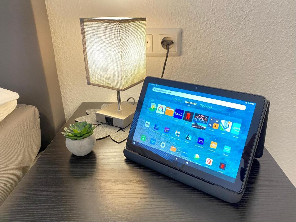 3 Zimmer Apartment In S-Bahn Naehe, 76 Qm, Max 5 Pers, 30Qm Dachterasse, Garage, Internet 1000 Mbit Gärtringen Eksteriør billede